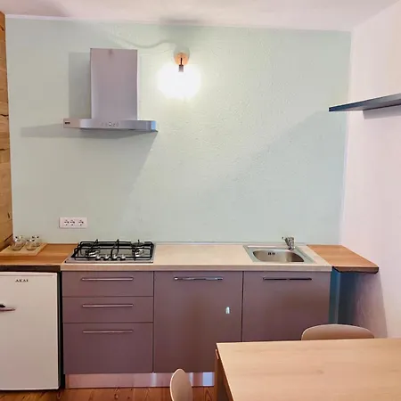 Spacious, Renovated In The Center Of アパート *