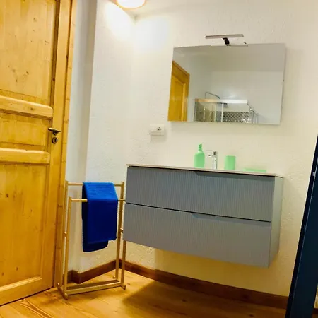 Spacious, Renovated In The Center Of アパート *